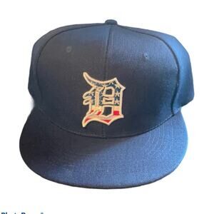 NEW Detroit Tigers American flag navy hat
